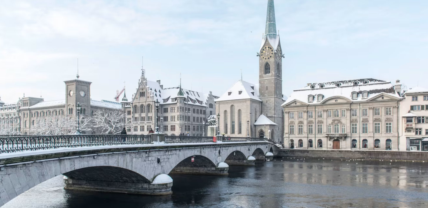 Fraumünster-templom és a világhírű Chagall-ablakok